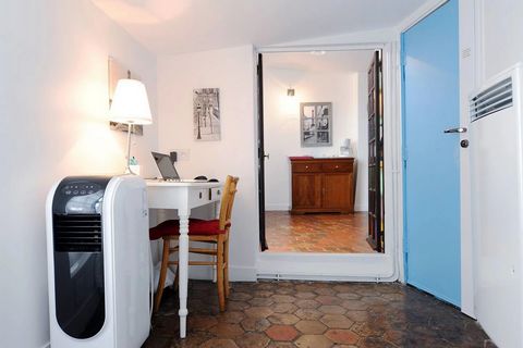 Discover the delight of this apartment! The neighborhood and street are out of this world, the crème de la crème. Nestled in the oldest district of Paris, known as Le Marais, it offers a blend of cultural and cosmopolitan elements—a trendy and stylis...