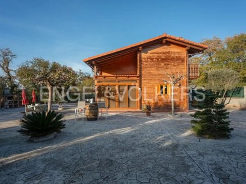 This charming house is located within an extensive plot of 1,200 m2, entirely built with Slovak wood, thus providing a warm and welcoming atmosphere with a unique style. With a surface area of 100 m2, the efficient distribution of the house maximizes...