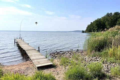 Nice cottages by Lake Roxen in Vreta Kloster, 20 km from Linköping city. Roxenbaden is a small town in Stjärnorps parish in Linköping municipality. An idyllic area with beautiful surroundings, nature, nice hiking trails and close to swimming and fish...