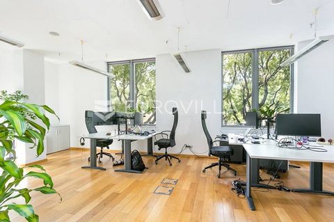 Office space on the first floor of a new building with an area of 72.10 m2 + 27.50 m2. The office space has an air conditioning and ventilation system and an installed fire alarm system. Installations for connecting the office to video surveillance h...