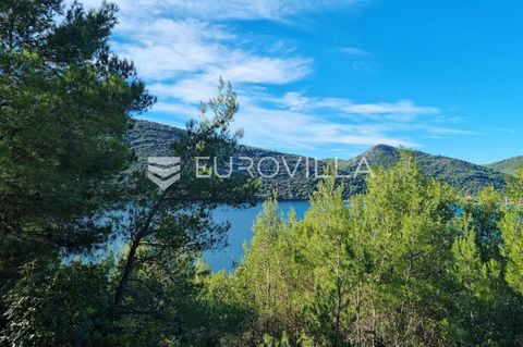 In an exceptional location in the Gulf of Ston, a cove with an area of216,904 m2, in nature agricultural land, is for sale. Plot characteristics: - a beautiful beach with a length of 140 meters - Ideal plot for building a marina (nautical tourism por...