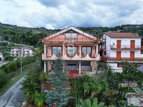 Agropoli - Collina San Marco, we offer for sale a Villa distributed on three levels, enriched by a breathtaking view of the sea and a private garden. Main features: Ground Floor in its raw state, with ample flexibility to customize the spaces accordi...