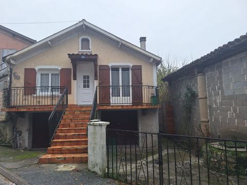 House of about 86 m2, composed of a kitchen, a living room, 3 bedrooms, a shower room, a toilet. Covered terrace of 8.2 m2. Double garage of about 70 m2, boiler room of 15 m2 with cellar.