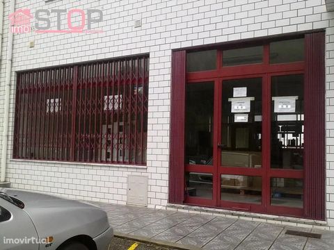 Shop located in the central area of Oliveira de Azeméis near the industrial area and close to the city center Property located in a busy area Available for trade or services Good lighting and sun exposure Accessible parking Toilet Store floor 100 m2 ...