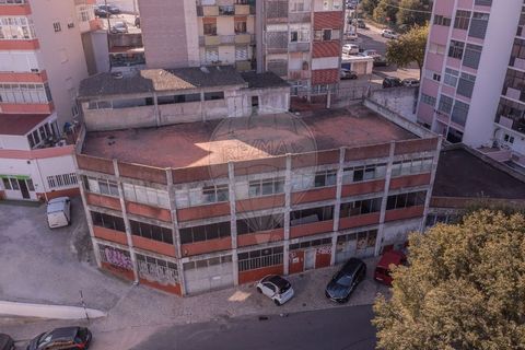 Description Building to recover I present to you this magnificent investment opportunity! A building with 1,527.80m², divided into 3 floors, this property was in the past a manufacturing unit so it is totally spacious and ready to give you the use yo...