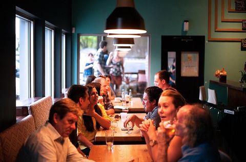 Très beau restaurant sur les pentes de la croix rousse. Avec ses murs en pierres et ses poutres apparentes ce restaurant de plus de 100 M2 vous accueillera dans une ambiance feutrée, conviviale ou il fait bon vivre. On peut donc faire de cet établiss...