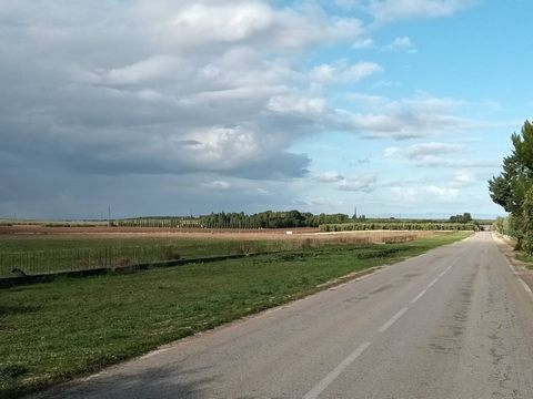 PUGLIA - ANDRIA - PROVINCIAL ROAD We offer for sale building land in Andria, located in a strategic and easily accessible position. The flat land extends over a total area of approximately 69,538 m2 of which 59,364 m2 is buildable, offering large spa...