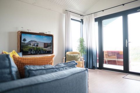 This modern and comfortable, detached and single-storey lodge is located on the beautifully situated car-free Resort Callantsoog. The beautiful North Sea beach is only 500 m from the reception. The lodge is built completely in the style of the enviro...