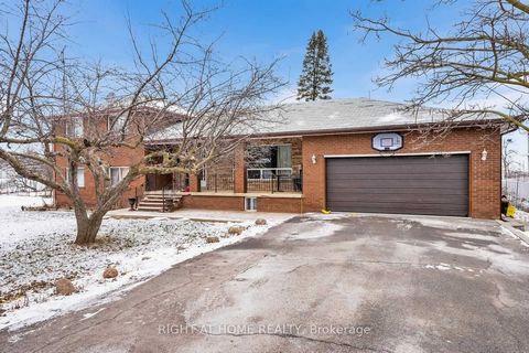 Investors, This One Is A Hot Spot!!! Welcome To The Boarder Line Of Rural Oakville, Located Right On The Major Intersection To Oakville's Most Prestigious Neighborhoods! Just Over An Acre Of Land That Is Suitable For Great Development Of Townhomes, C...
