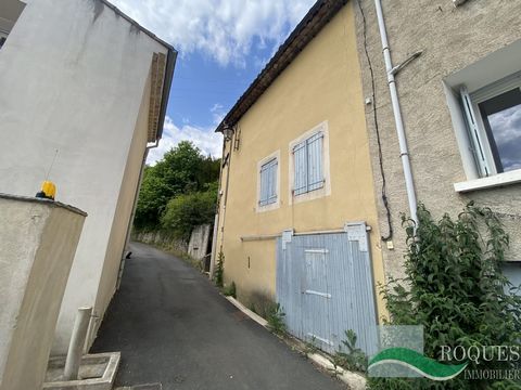 In the hamlet of Plaisance, commune of Saint Geniès de Varensal, 15 minutes from Hérépian, village house of 60m2 of living space with exterior of 20m2 in good general condition! The house comprises on the ground floor a cellar of 25m2, On the 1st flo...