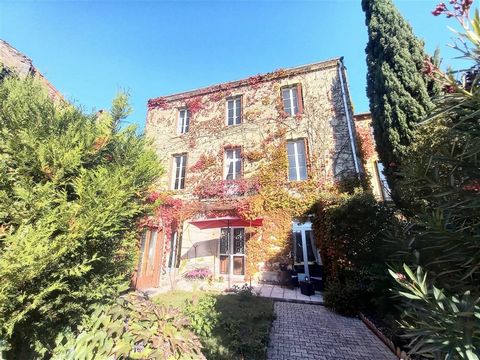 This beautiful building is situated in a quiet location within easy walking distance from the famous UNESCO world heritage site of the Cité de Carcassonne as well as the shops,boutiques, cafés and restaurants in the city. The property is arranged as ...