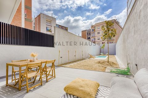 IMMEDIATE DELIVERY! Beautiful 112m2 apartment with a fantastic garden of more than 130 m2 and private pool in a new building. The house is a low duplex type. On the lower floor there is an open and bright living room with access to the terrace. Kitch...