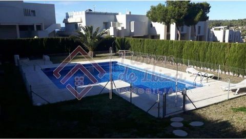 Villa in de wijk Cala Tarida, balkon, met een grote tuin, ideaal voor barbecues of buitenactiviteiten. Een paar meter van het strand van Cala Tarida. Features: - Balcony - Garage - Terrace