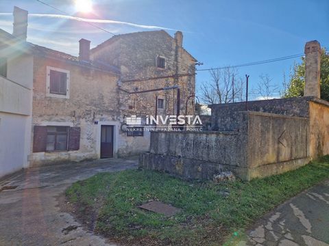 In central Istria, in the vicinity of Barban, an old stone house in a row for renovation is for sale. In total, it has approx. 120 m2 of living space, 92 m2 of yard and two auxiliary buildings with a total area of 27 m2. All facilities have a valid O...