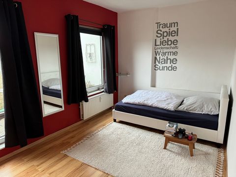 Sagen Sie Hallo zu Ihrem neuen Zuhause in Schwachhausen, einem der gefragtesten Viertel Bremens! Dieses herrliche 68 m² Apartment ist ein echtes Juwel, das Ruhe und Komfort perfekt kombiniert. Es steht Ihnen ab dem 14. Februar für 2-4 Monate zur Verf...