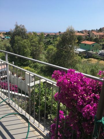 In Loano, a small paradise, on one of the most beautiful Mediterranean coasts in the world, in Liguria, close to the sea, 15 km from Alassio and 40 km from San Remo. The motorway exit is 1.5 km away without nuisance. DISTRIBUTION: UPPER GROUND FLOOR ...