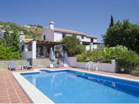 Situated just off a tarmac road less than ten minutes drive of the mountain village of Cómpeta this lovely property has fantastic views up to the mountains, over the beautiful countryside and down to the Mediterranean. Living accommodation on the gro...