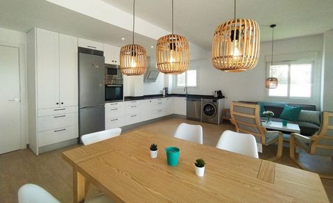 Holiday apartment for rent in Tarifa. This modern apartment is located in a a new building at the top part of town and just a short walk to the Old Town. It contains 3 x bedrooms (one which is ensuite) along with 2 x bathrooms and a large open plan l...