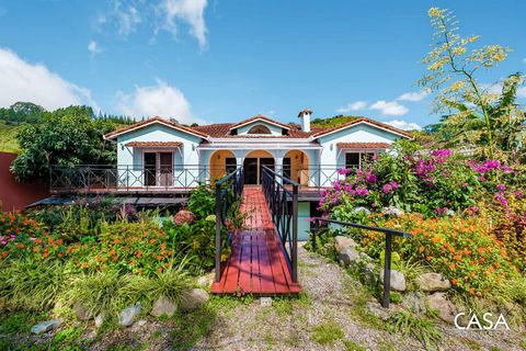 Geniet van het leven in een rustige buurt van Boquete's centrum in dit prachtige huis aan de rivier te koop. Dit huis heeft veel geweldige eigenschappen die het een uitstekende keuze maken voor de Boquete levensstijl.   Het heeft een super plattegron...