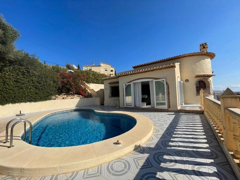 Detached Chalet with Panoramic Views We present you an excellent opportunity to acquire a property in the beautiful town of Pedreguer, a few minutes from Denia and Jávea. Absolute privacy and a sense of space that only a detached property can provide...