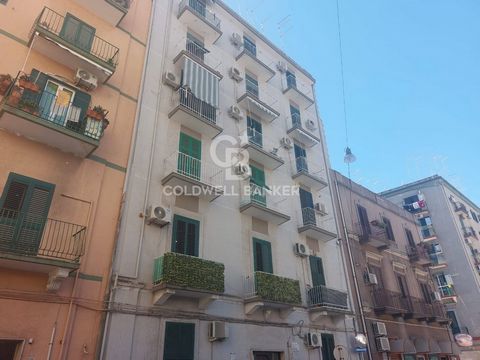 TARANTO - TRECARRARE - VIA LIVIO ANDRONICO In Taranto, in the area served, we offer for sale an apartment of about 75 square meters located on the first floor in a building without a lift. The solution consists of entrance to large living room, kitch...