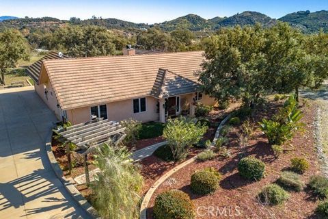 After a short picturesque drive from the freeway you may just drive by this home as it was strategically constructed to ensure privacy. Combined with the gated entry, the privacy of it's inhabitants is further enhanced by beautiful Engelmann Oak Tree...