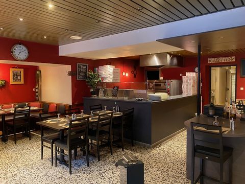 Restaurant-Pizzeria, ideally located in the historic center of Senones. Family establishment installed for decades and of good reputation, it has a capacity of 54 seats in the dining room and 28 on the terrace. License IV. The commercial premises con...