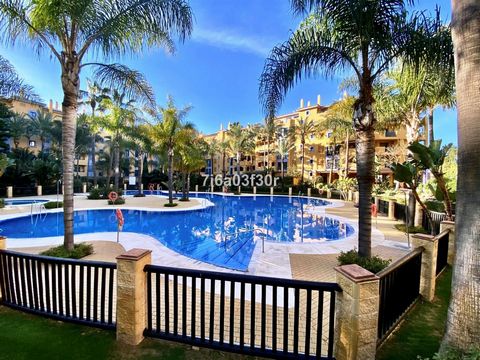 Located in San Pedro de Alcántara. LOS JAZMINES, SAN PEDRO, MARBELLA: A very nice 3 bedroom apartment in Los Jazmines, one of the best complexes in San Pedro, beachside with nice panoramic sea views and with tropical garden. This very bright apartmen...