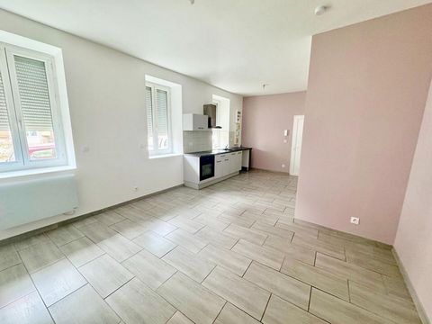 EXCLUSIVITE (NEVERS 58000) Immeuble situé à deux pas de L'ISAT, composé de 4 appartements un Type 3 en rdc avec jardin, 2 Types 2, un studio. Aucun travaux à prévoir. Rapport mensuel 1880 euros. Rapport annuel 22 560 euros. Prix de vente: 225 000 eur...