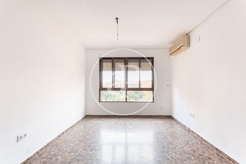 Wohnung renoviert von 56 m2 mit Ausblicke Im Großraum von Ciutat Universitaria, Valencia. Zimmer, 1 Badezimmer, Klimaanlage, Einbauschränke, Heizung und Abstellraum. Ref. VV2409011 Features: - Air Conditioning - Lift