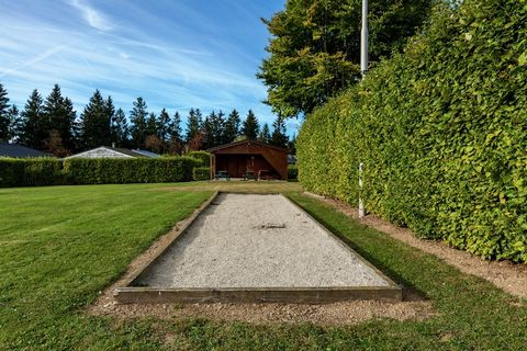 Dieser schöne Bungalow liegt in einer ruhigen Umgebung in einem sehr gut gepflegten Park und in 100 m Entfernung vom See von Bütgenbach. Die Einrichtung, die gemütliche Atmosphäre, die Sauna und die Terrasse bieten Ihnen einen angenehmen Aufenthalt. ...