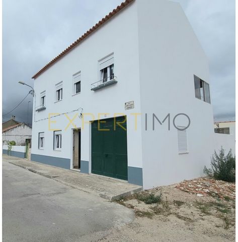 Two-family house 50 minutes from Lisbon at the gates of Mora on a plot of 315m2, floor area of the property 95 m2. You value tranquillity, fresh air, space, this villa is for you. This property has immense possibilities, for AL or rental, or permanen...