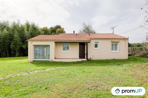 À l’entrée d’une petite rue tranquille, cette maison individuelle n'attend que vous à PORT-D'ENVAUX. Isolée, sans voisins immédiats, elle se dresse sur un vaste terrain de 2 100 m², comme un secret bien gardé. En poussant le portail en fer, on découv...