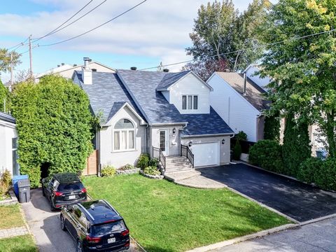 Charmant huis met twee verdiepingen en garage, gelegen in een rustige omgeving van Deux-Montagnes, op een paar minuten lopen van de toekomstige REM. Deze ruime residentie heeft 5 slaapkamers, waarvan 3 op hetzelfde niveau, 2 badkamers, ideaal voor ee...