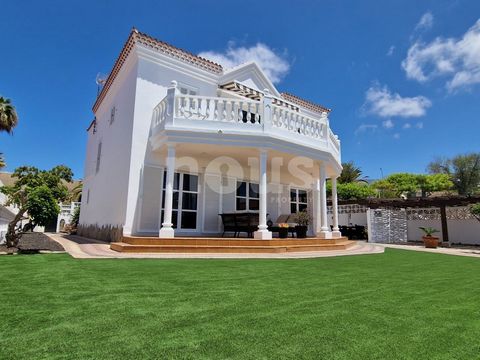 Reference: 04156. Discover this spectacular villa on a quiet street in Callao Salvaje, perfect for those looking for an elegant and serene refuge in Tenerife. Situated on a generous 600 m² plot, this property offers ample outdoor spaces, ideal for ga...