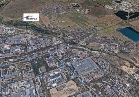 Base del magazzino 43500m2 nella zona industriale di Iskar, luogo comunicativo con rapido accesso alla circonvallazione, all'aeroporto di Sofia, alla stazione ferroviaria di Iskar, eccellente accesso TIR, infrastruttura costruita, comodo trasporto pu...