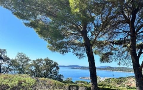 Découvrez cette magnifique propriété aux Issambres d'inspiration Le Corbusier, une destination prisée sur la Côte d'Azur, où le charme du village des Issambres est accessible à pied. Cette somptueuse maison de 273 m², avec aperçu mer, repose au cur d...