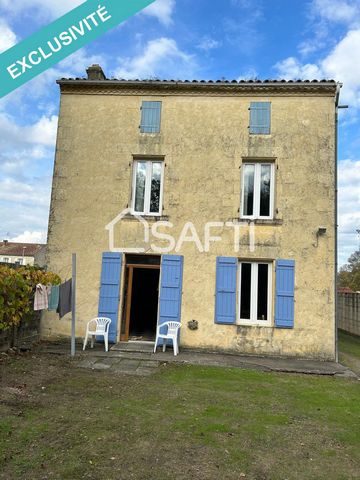 Située au coeur du Village de Poléon (Saint-Georges-du-bois), cette maison de bourg en pierre de 85 m2 offre un cadre de vie plein de charme et de nombreuses possibilités d'aménagement. Elle se compose d'une belle pièce de vie, de 2 chambres et d'une...