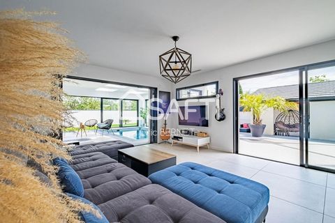 Secteur Grand Large, Nous vous présentons en exclusivité cette villa contemporaine de plain-pied. Implantée sur un terrain généreux de 809 m². Découvrez une habitation spacieuse et lumineuse exposée sud. Villa de 7 pièces comprenant une grande pièce ...