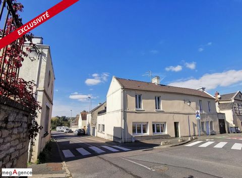 A 10 minutes des Rives de L'orne, situé à Colombelles, Hélène GEHANNE Consultante en immobilier MEGAGENCE vous propose en EXCLUSIVITE ce bel et grand appartement T4 de 127 m2 qui bénéficie d'un environnement calme et convivial, proche des commerces, ...