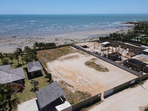 Wir bieten eine seltene Gelegenheit für diejenigen, die ein exklusives Strandgrundstück im prestigeträchtigen östlichen Bereich des Strandes Pontal de Maceió in der Nähe von Fortim suchen. Dieses Grundstück, das letzte verfügbare seiner Kategorie, bi...