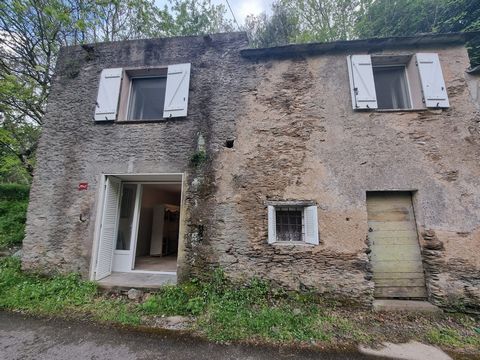 Entdecken Sie dieses atypische Steinhaus in Luri, das in zwei separate Wohnungen unterteilt ist. Im Erdgeschoss befindet sich ein Studio von 20 m2 und im Obergeschoss ein T2-Apartment von 40 m2. Jede Ebene verfügt über eine eigene Gästetoilette, die ...