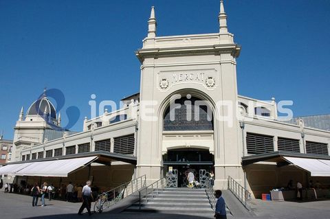 Nur für Sie... Haus in ausgezeichnetem Zustand, speziell für Paare mit Kindern Barcelona, Sabadell, Zentrum. Für nur 450.000 hat es insgesamt 280 m2. Es ist sehr komplett und besteht aus 2 Einzelzimmern, 2 Doppelzimmern und 1 Badezimmer, mit Küche un...