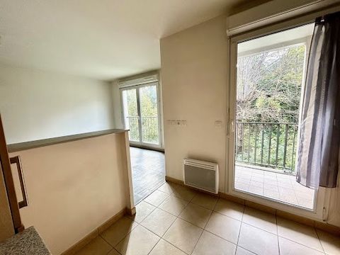 ST Denis centre , Bd de la Liberartion a 12mn a pied du Metro Carrefour Pleyel ou 5mn par bus face a la residence , dans residence recente de 2010 classe energetique C et A , 2eme étage , balcon plein sud , cave et parking en sous sol. ( petite copro...