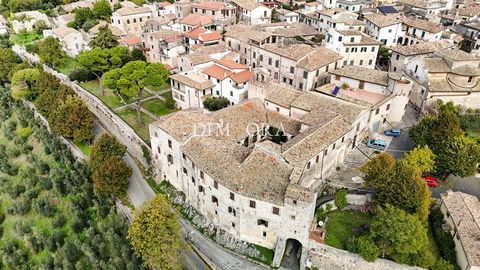 Un splendide monastère en pierre du XIVe siècle, situé dans une position panoramique dans le village médiéval de Boville Ernica (FR)   DESCRIPTION DES BÂTIMENTS Le couvent (environ 1 000 mètres carrés au total) est annexé à l’église de San Francesco,...