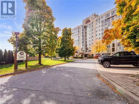 Welcome to Grenadier Place! This stunning 8th-floor unit features two bedrooms and two baths, offering breathtaking escarpment and sunset views through expansive floor-to-ceiling windows. The sunlit, open-concept living and dining area flows effortle...