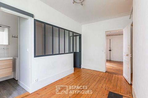 Im Herzen von Batignolles befindet sich diese Wohnung von 37,84 m2 Carrez sur cour im zweiten Stock über eine Treppe eines Gebäudes, ruhig, zurückgesetzt von der Straße. Der Eingang öffnet sich zu einem Wohnzimmer mit einer hohen Decke von 2,73 Meter...