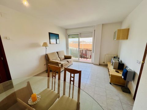 Appartement te koop in Cervera, Lleida (Sociale woningbouw)In een gebouw uit 2001 met een lift, vinden we dit pand van 58 m² gelegen op de tweede verdieping. Het is verdeeld in een ruime woonkamer met toegang tot een balkon, een slaapkamer met tweepe...