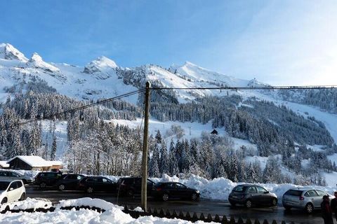 Residentie gelegen in de CONFINS-vallei, 5 km van het dorp in de winter en 3,5 km in de zomer, 150 m van de kabelbanen LA BALME / FERNUY, 2 km van het begin van de langlaufloipes. Shuttlehalte 150 m in de winter en 250 m in de zomer. BALME I N° 2 Ran...