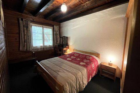 COTTERG - LA CLUSAZ INDIVIDUELLES CHALET für 15 Personen (einschließlich Kinder) / 7 Zimmer der Klassifizierung 2**NN für 10 Personen. / 122 m2 / Südosten / Mini-WLAN-Box als kostenpflichtige Option Das Chalet besteht aus zwei Ebenen und ist über ein...